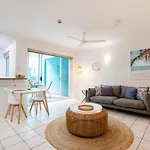 Oasis Breeze On Macrossan Street - No Stairs!