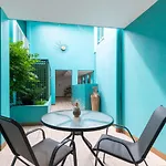 Oasis Breeze On Macrossan Street - No Stairs!