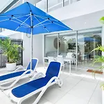 La Dolce Vita - Poolside Glamour