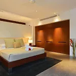 6 Beachfront Mirage - Luxury 4 Bedroom Home