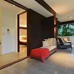 6 Beachfront Mirage - Luxury 4 Bedroom Home