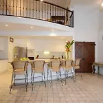 The Condo - A Spacious Villa Near Beach And Town