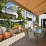 The Condo - A Spacious Villa Near Beach And Town
