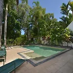 The Condo - A Spacious Villa Near Beach And Town