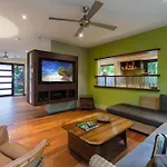 Leilani Tiare - Stylish Villa On Four Mile Beach