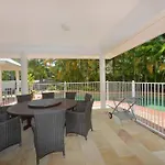Solander House - 5 Bedrooms By The Beach