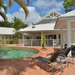 Solander House - 5 Bedrooms By The Beach