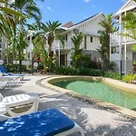 Craven Cottage At Full Moon Terraces - Tropical Queenslander Townhouse
