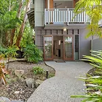 Craven Cottage At Full Moon Terraces - Tropical Queenslander Townhouse