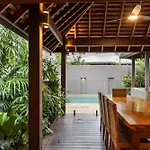 The Bali House - Beachfront Mirage Port Douglas