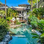 The Oasis At Temple - A Rooftop Resort Retreat
