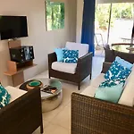 Villa Heliconia