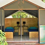 Dougies Backpackers Resort