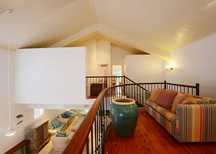 The Condo - A Spacious Villa Near Beach And Town
