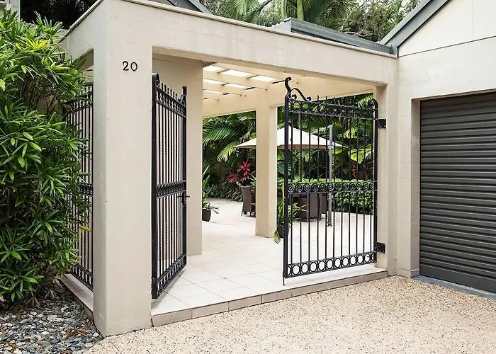 Indirah On The Beach - A Spacious Beachfront Home