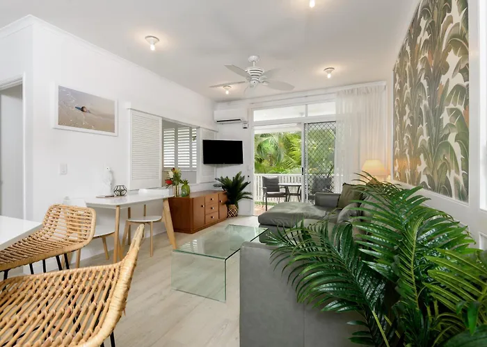 Palm Views At Coral Apartments