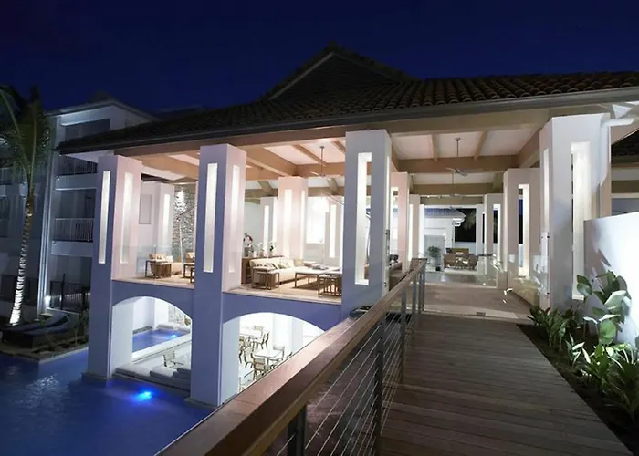 Beach Club Port Douglas 3 Bedroom Luxury Apartment