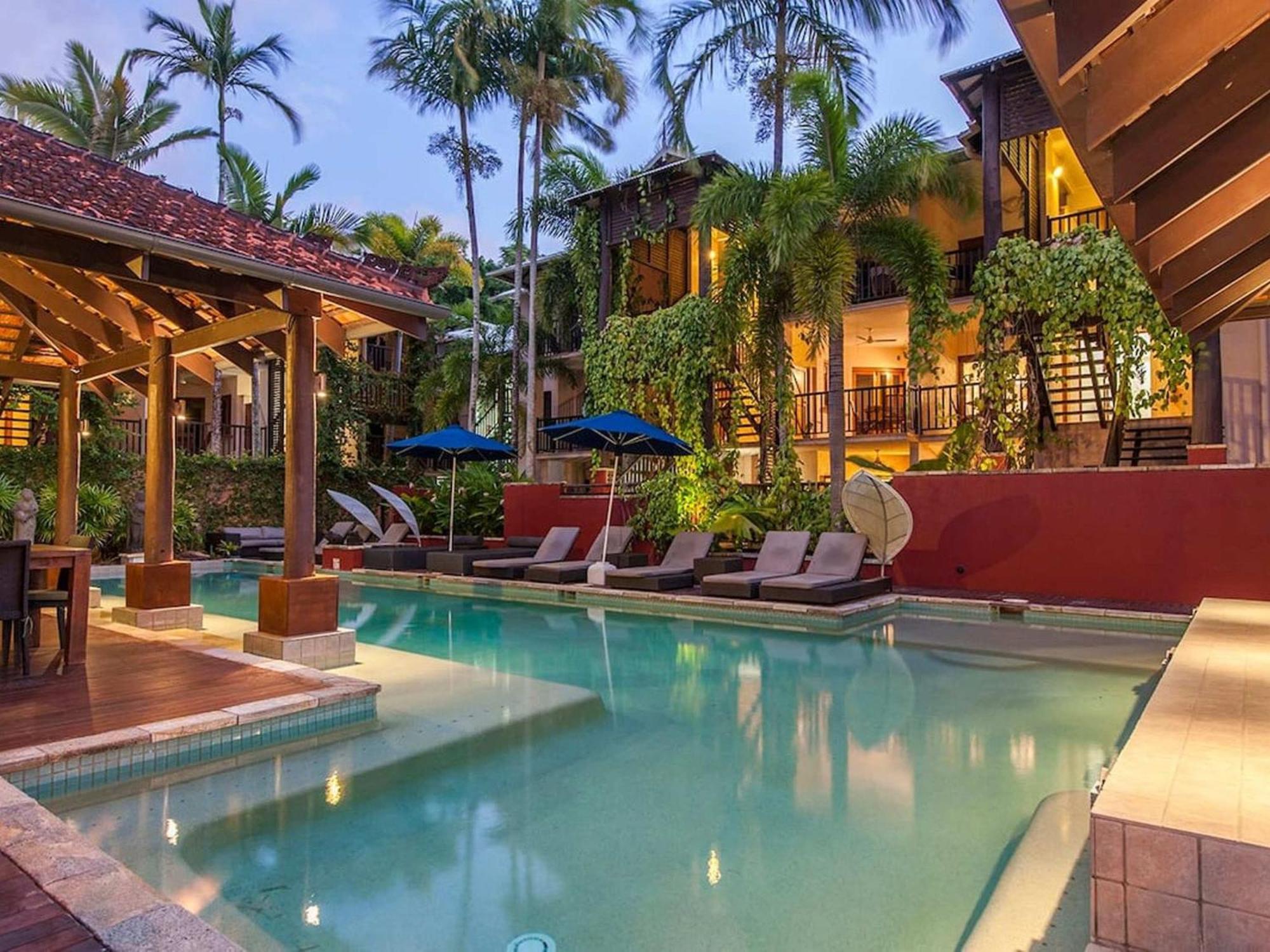 Poolside @ Hibiscus Apartment