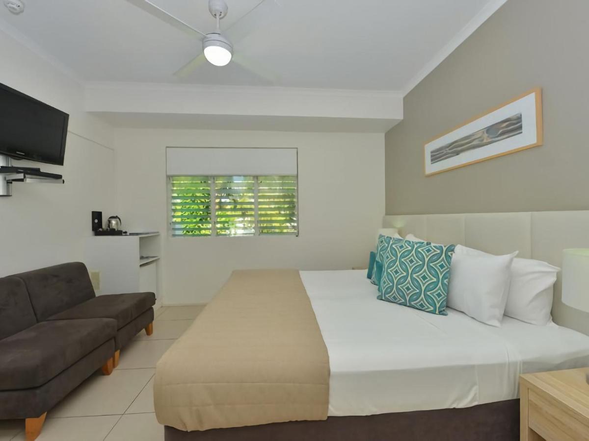 Ocean Sounds 2 Bedroom Apartment Port Douglas