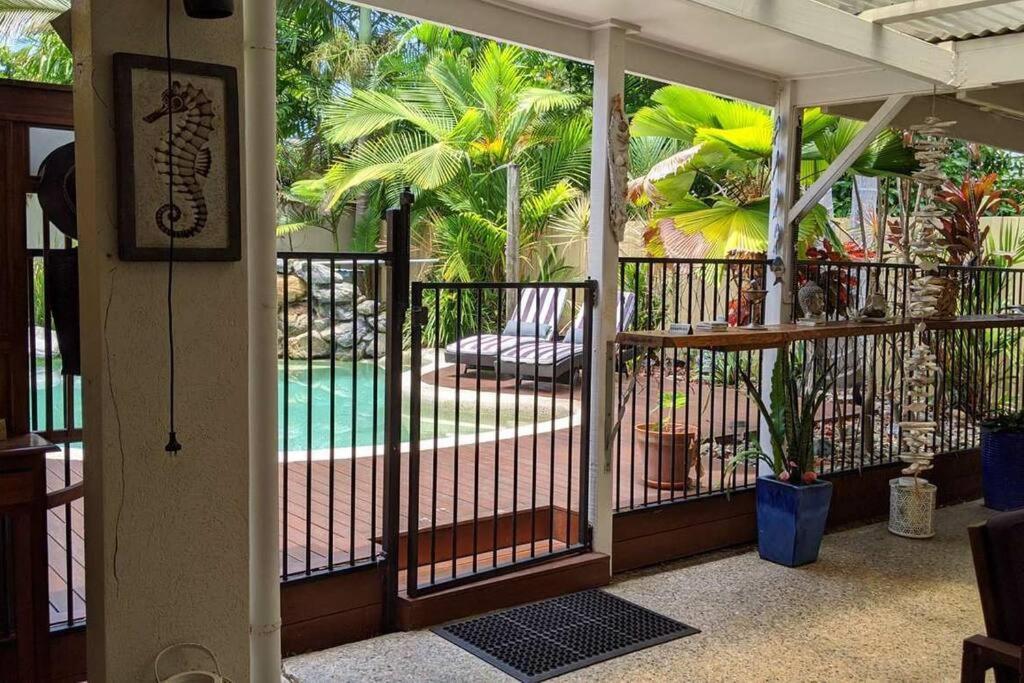 Tropical Getaway With Private Pool 100m From Beach Holiday home