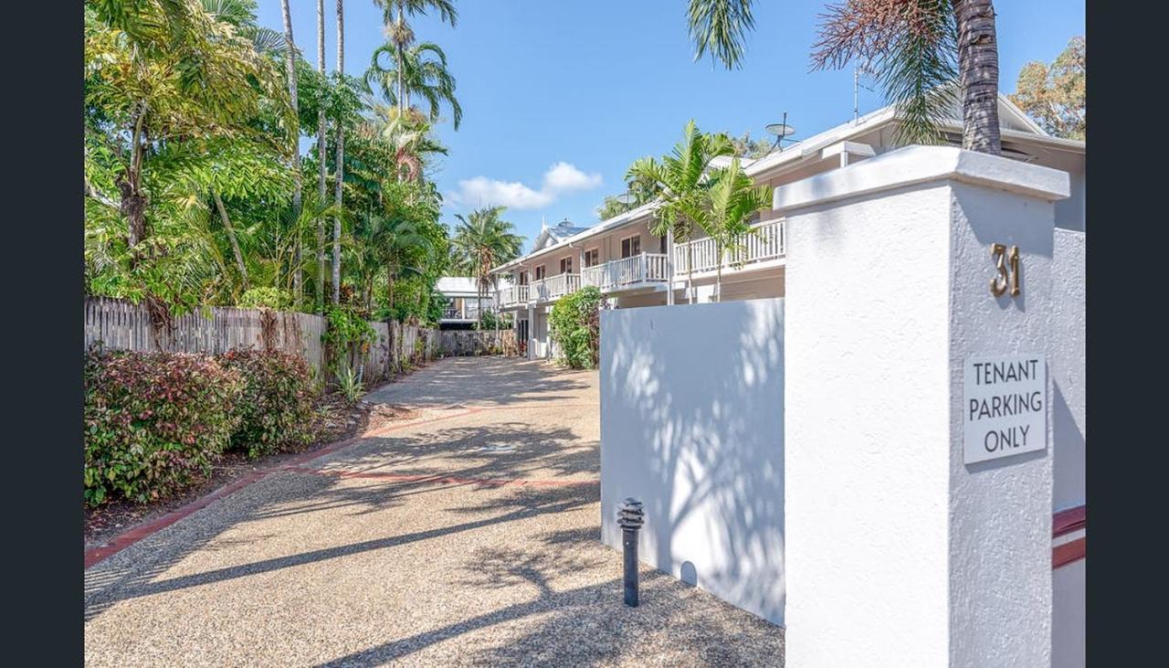 Modern 2 Bedroom Townhouse - Four Mile Escapes Holiday home