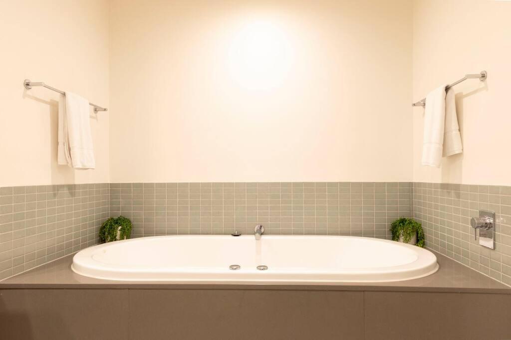 175 Temple 2 Bedroom Swimout * Port Douglas
