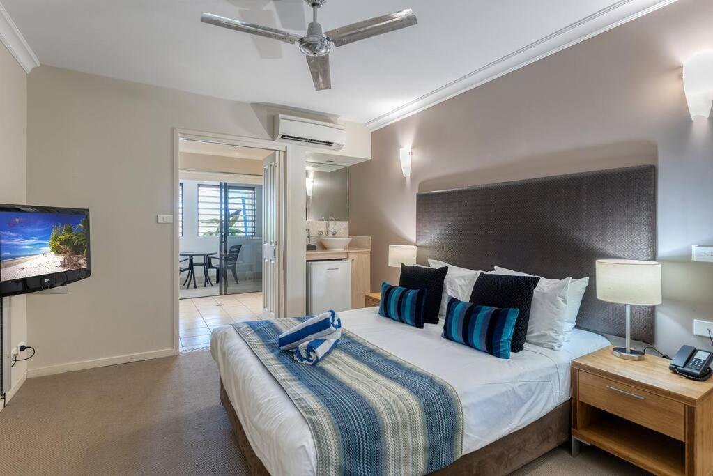 Magnificent 2 Bed Unit In Heart Of * Port Douglas