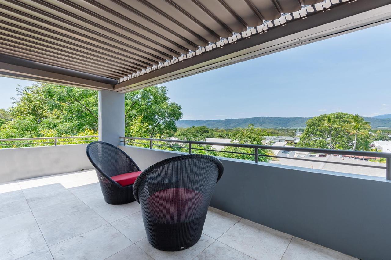 On The Hill - Spacious Tropical Panorama Villa *
