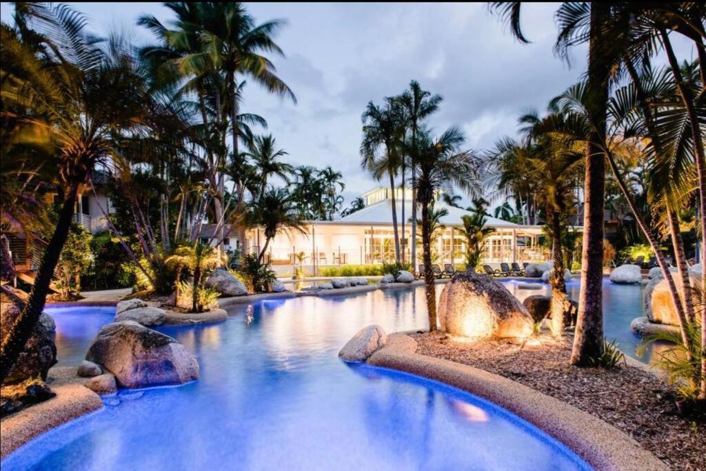 Tropical Palms * Port Douglas