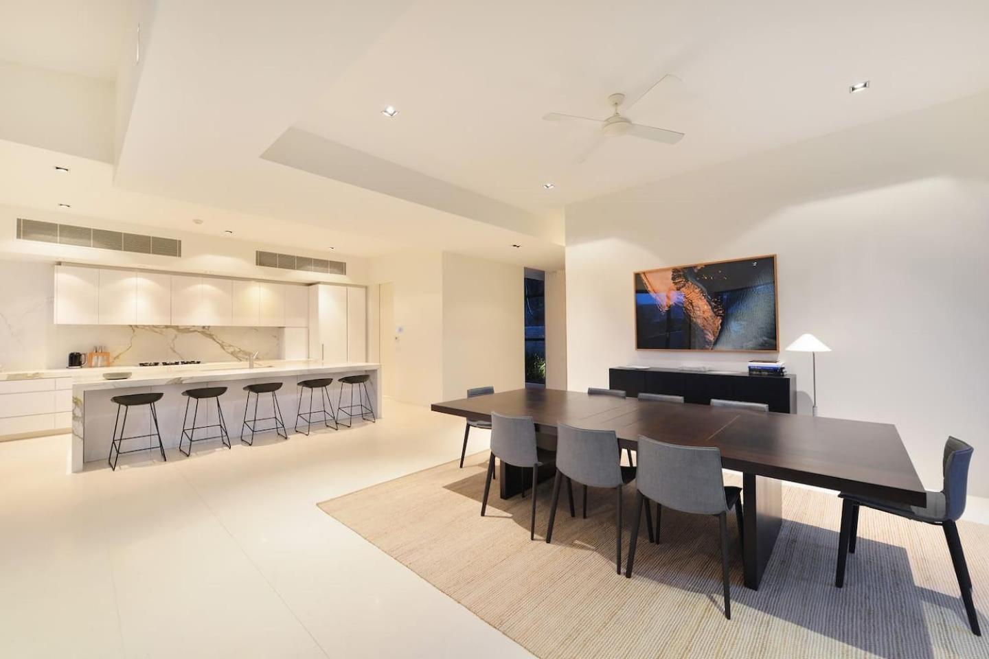 61 Street - Luxury Port Douglas