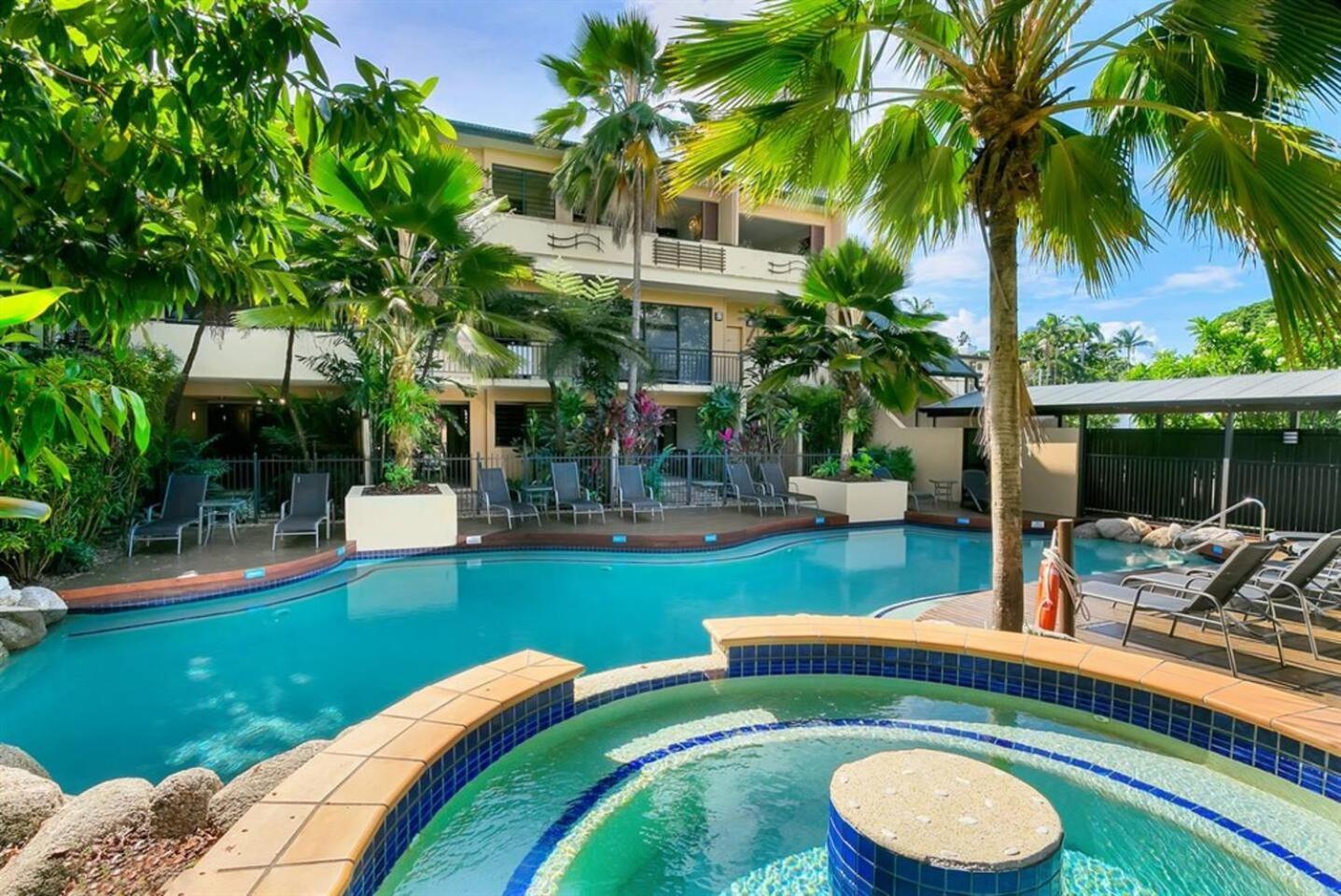 Escape For Two - A Boutique Tropical Treasure Apartment *