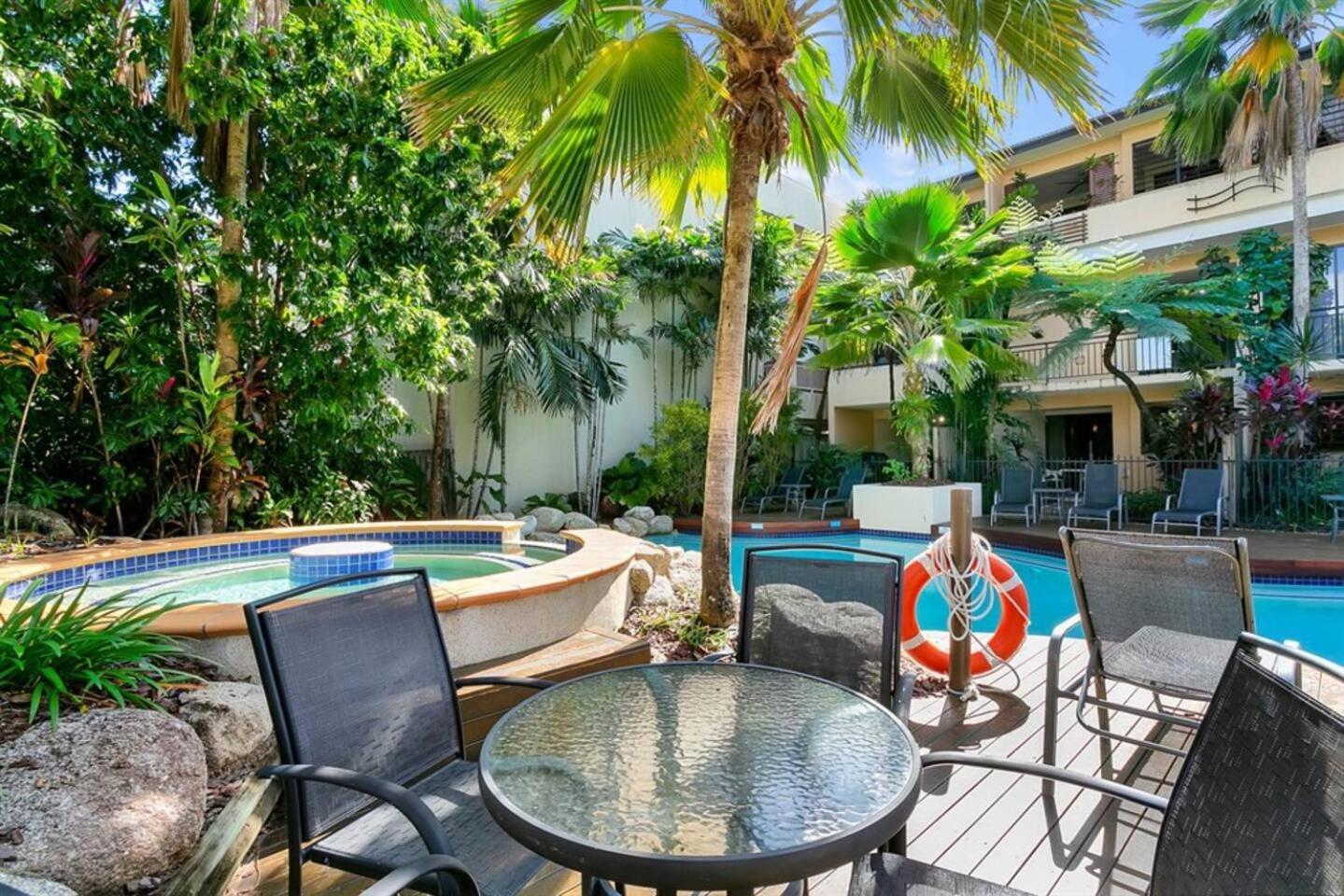 Escape For Two - A Boutique Tropical Treasure Apartment