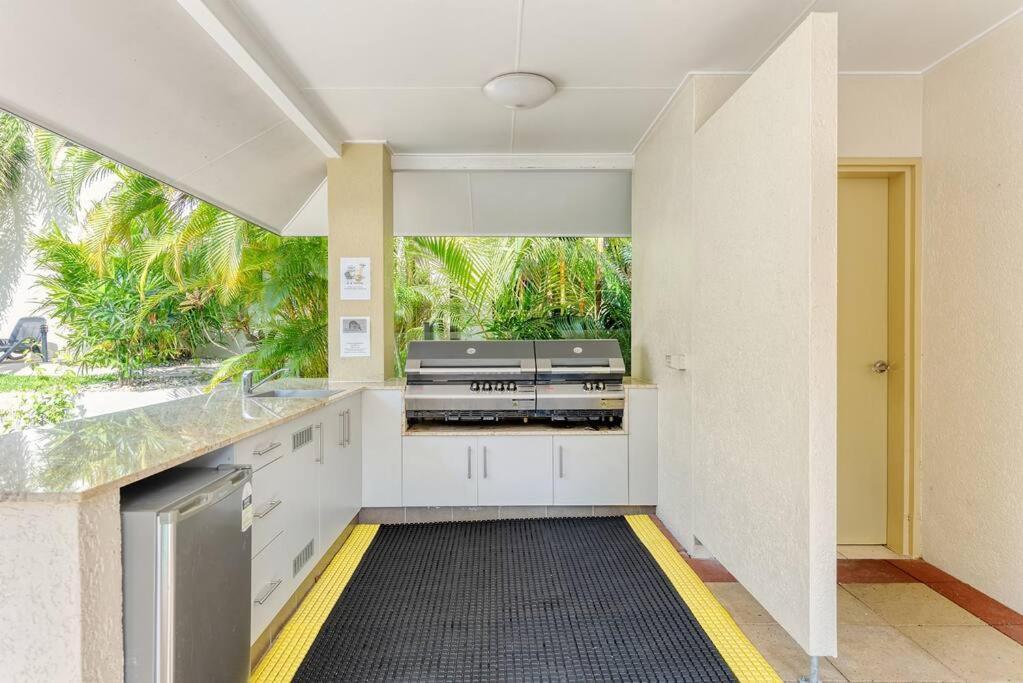 Apartment Laidback Living At Plaza Poolside