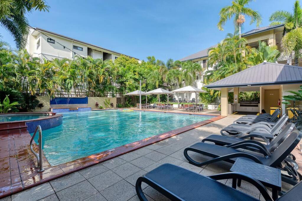 Apartment Laidback Living At Plaza Poolside