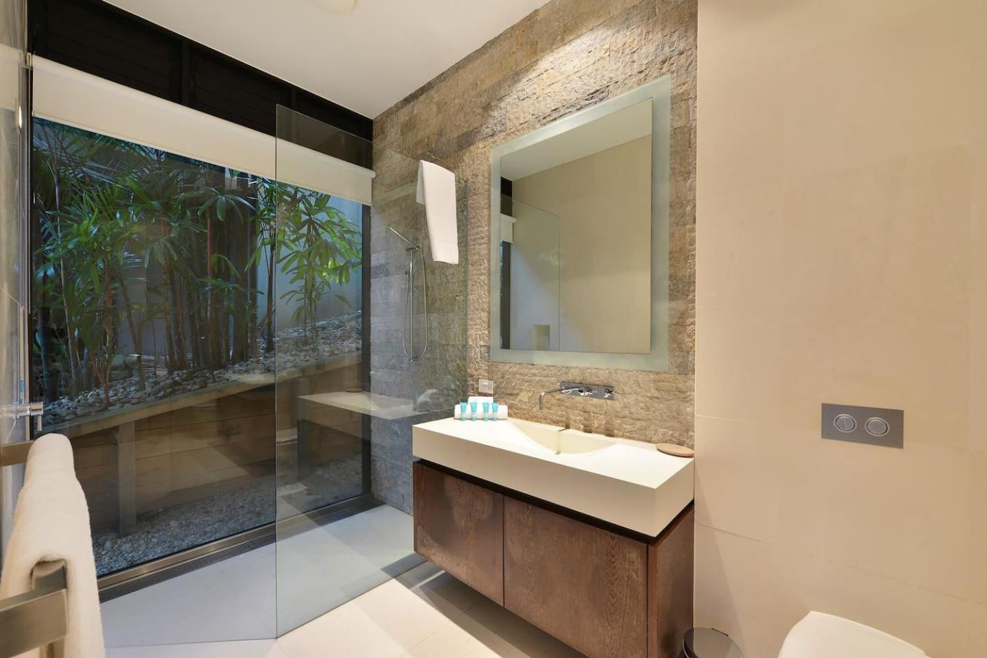 61 Street - Luxury Port Douglas