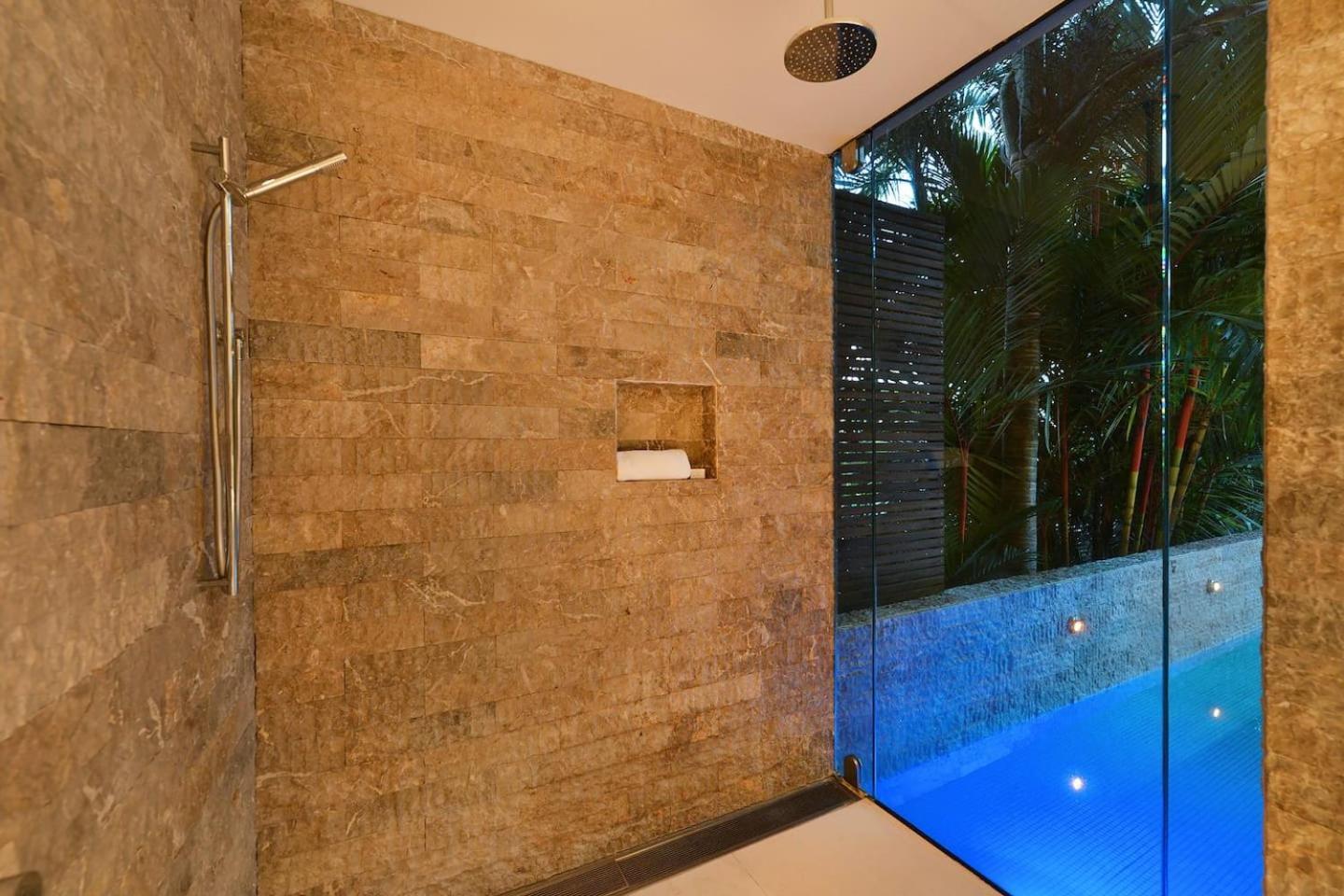 61 Street - Luxury Holiday home *