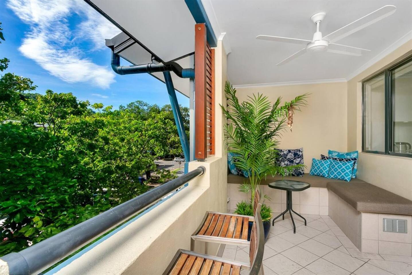 Escape For Two - A Boutique Tropical Treasure Apartment *
