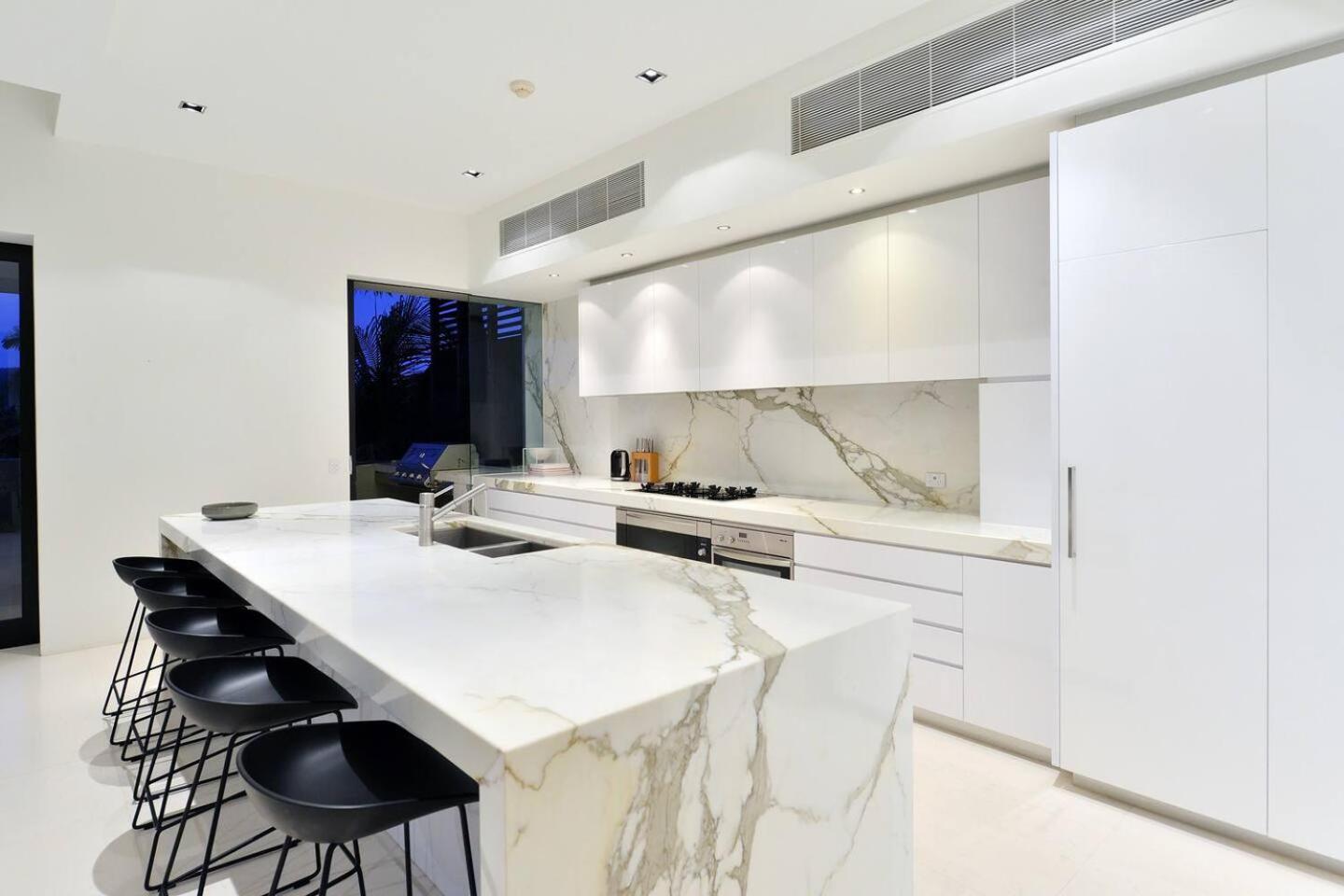 Villa 61 Street—a Poolside For Four