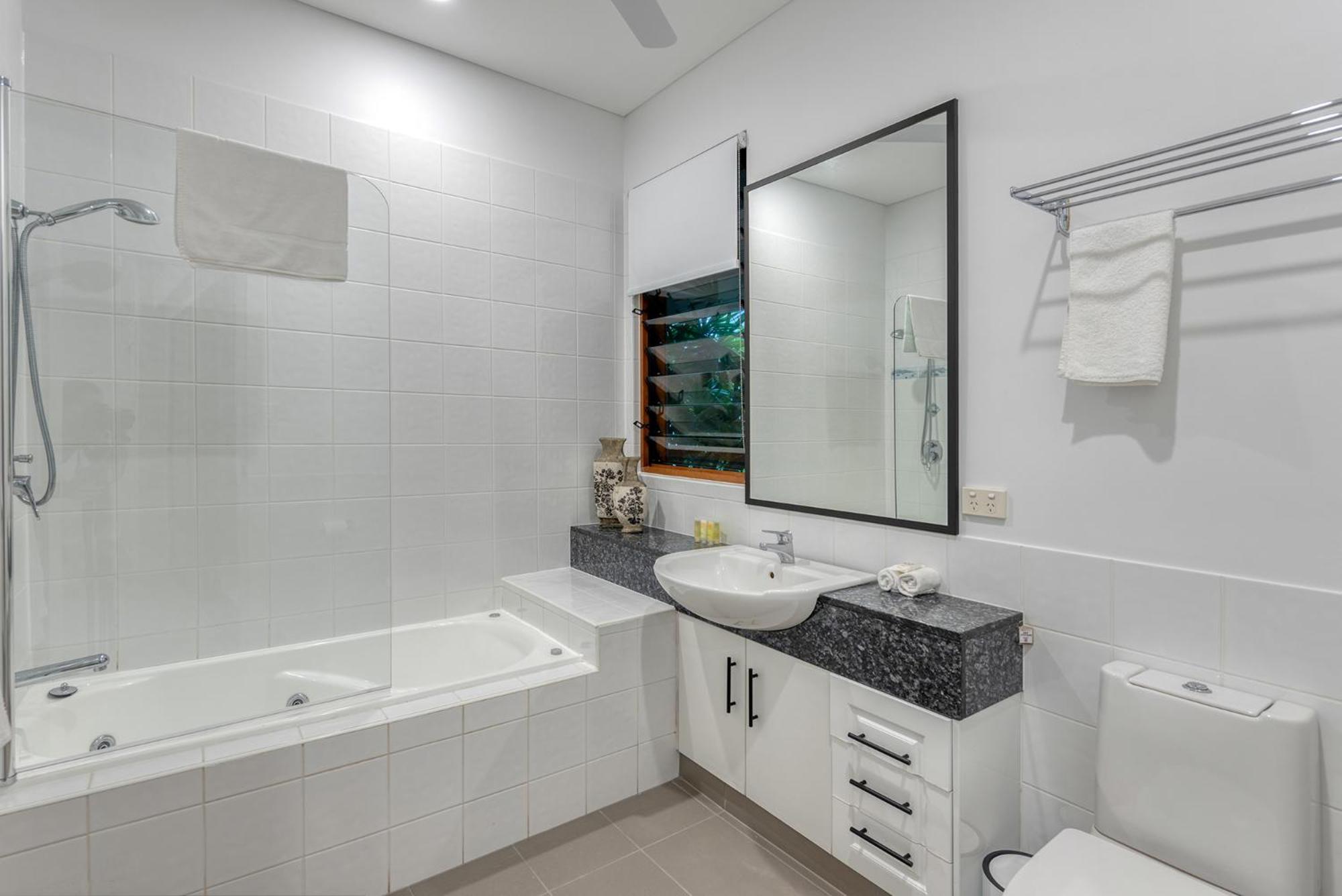 3 @ Chez Willow, 2 Mins To Four Mile * Port Douglas