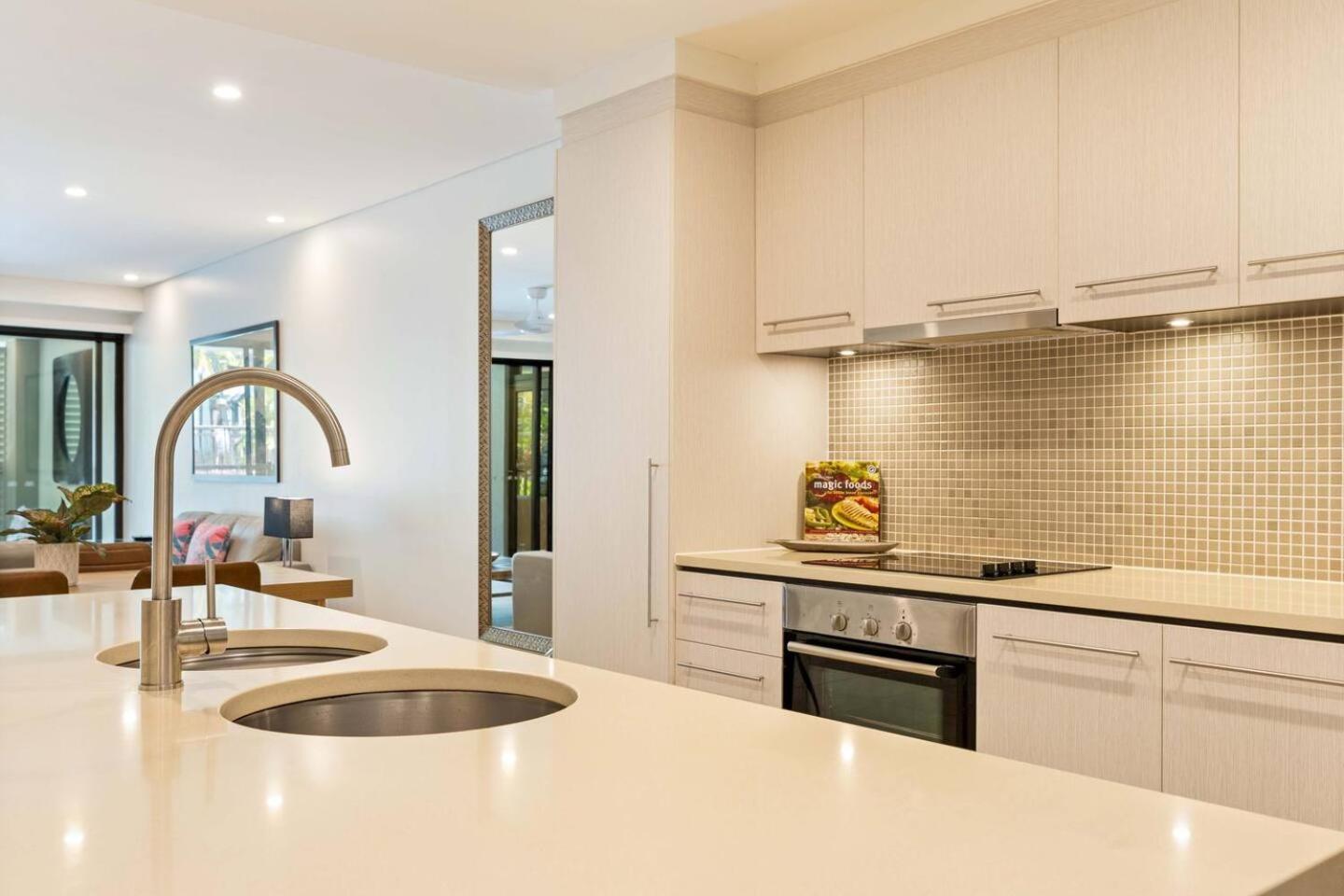 'the Palms' Swim-out Comfort Meets Tropical Charm * Port Douglas