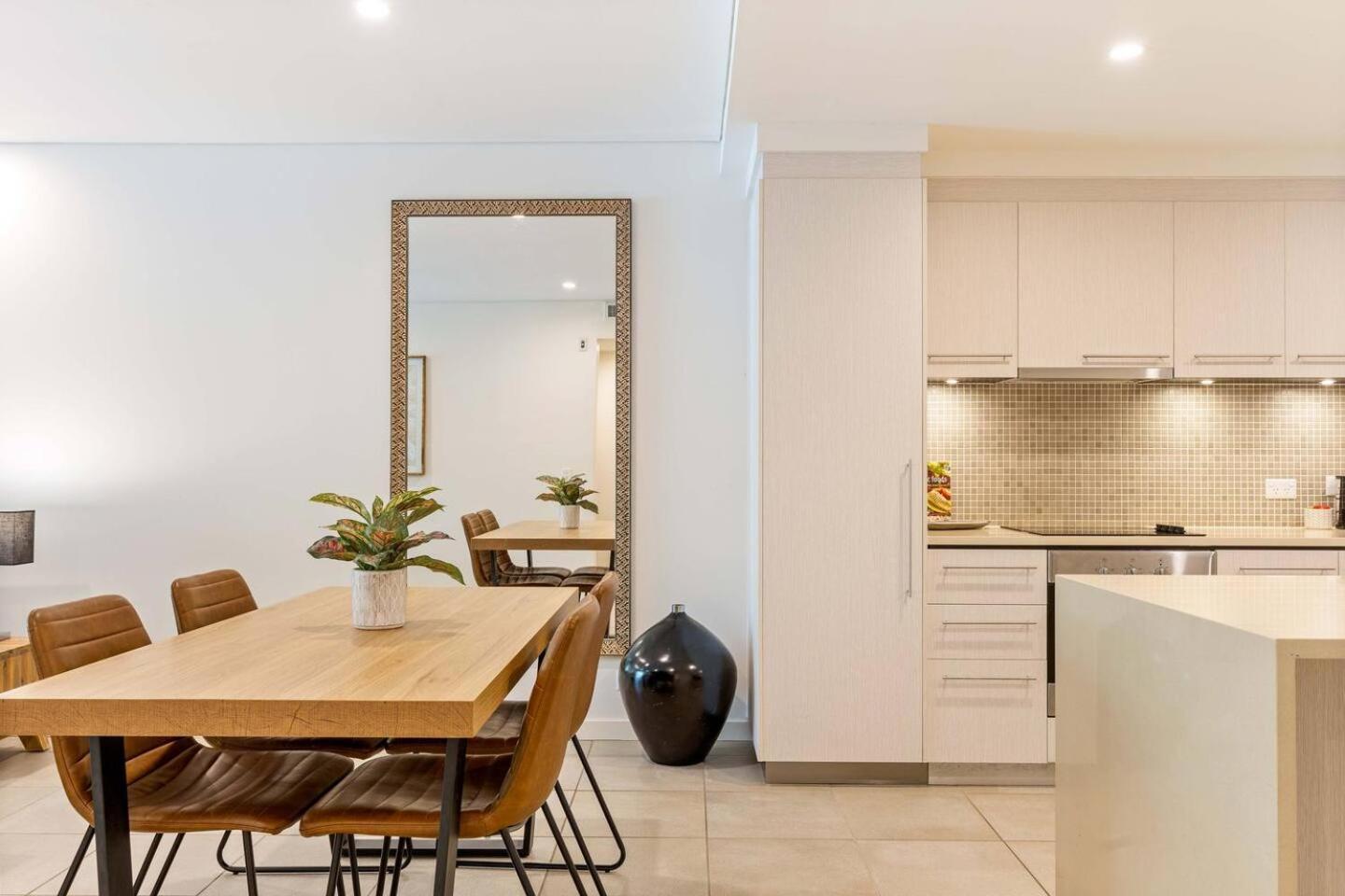 Apartment 'the Palms' Swim-out Comfort Meets Tropical Charm