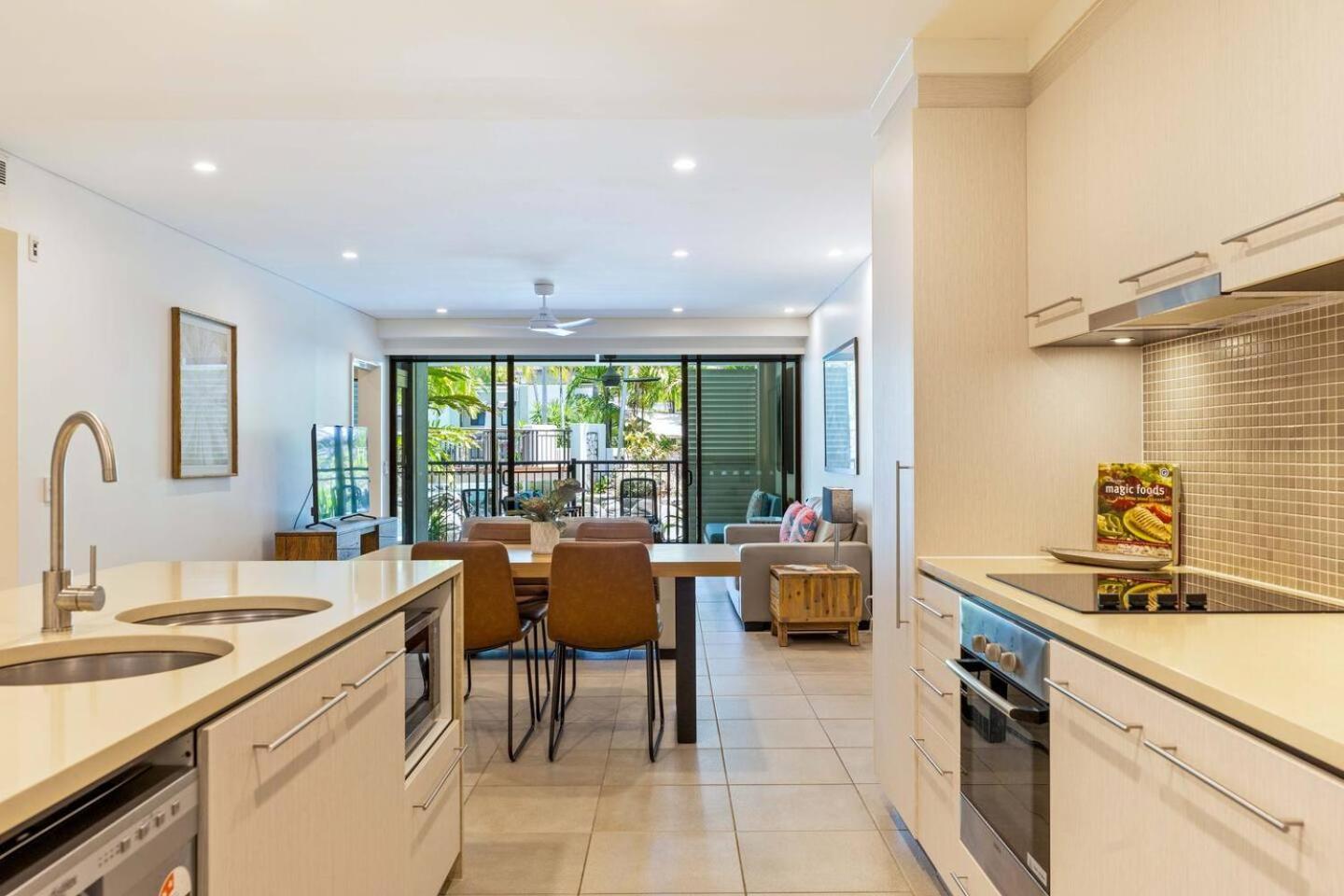Apartment 'the Palms' Swim-out Comfort Meets Tropical Charm