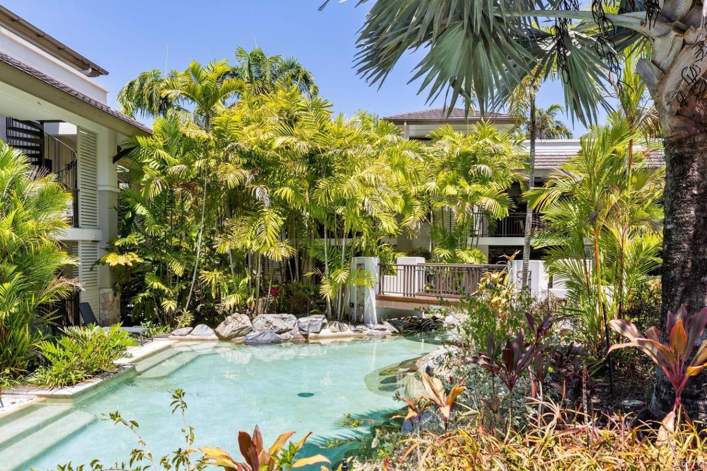 Apartment 'the Palms' Swim-out Comfort Meets Tropical Charm