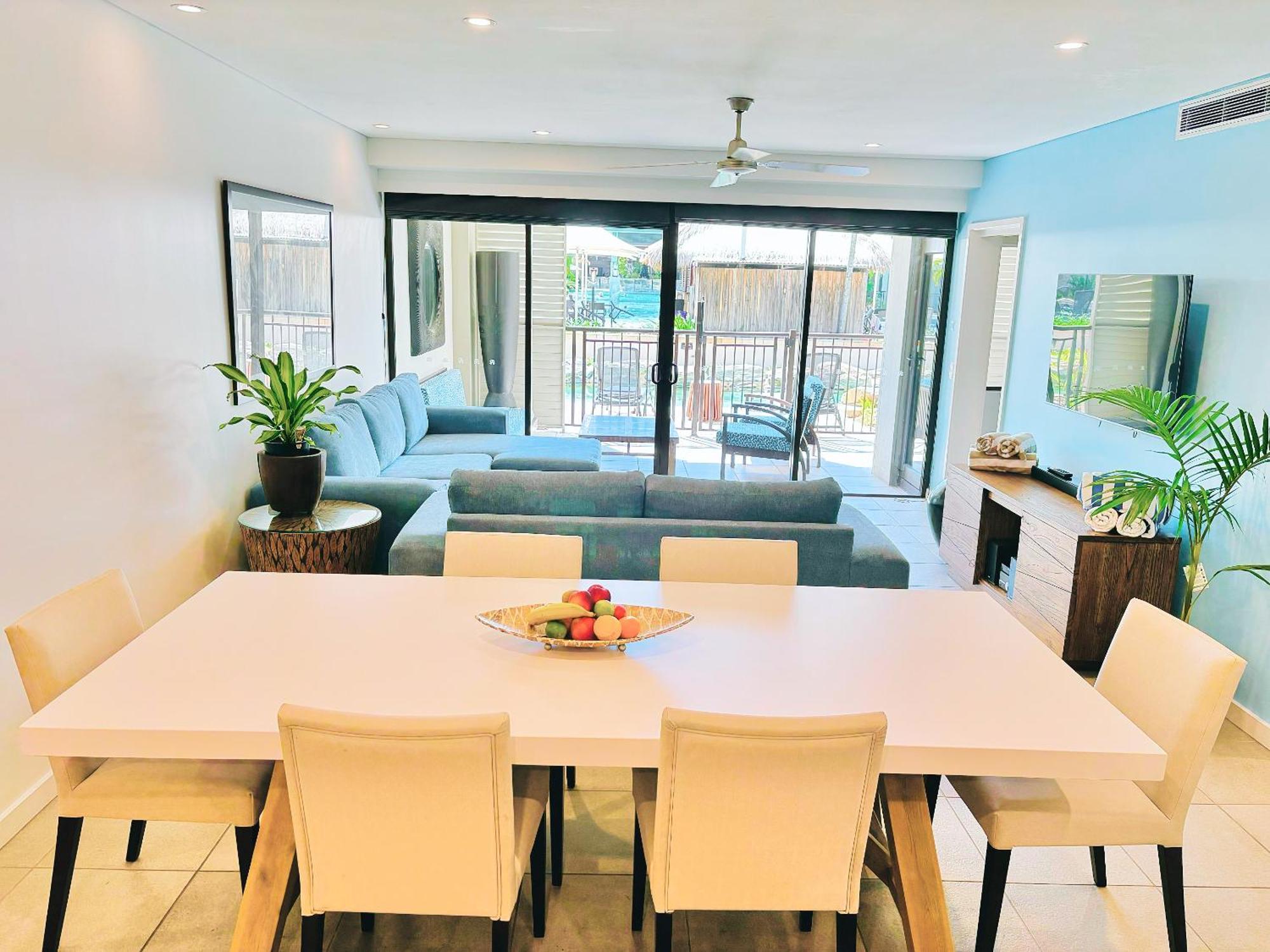 Lagoon Swimout Absolute Pool Front - Slice Of Paradise - Sea Temple Pt Douglas Apartment Port Douglas