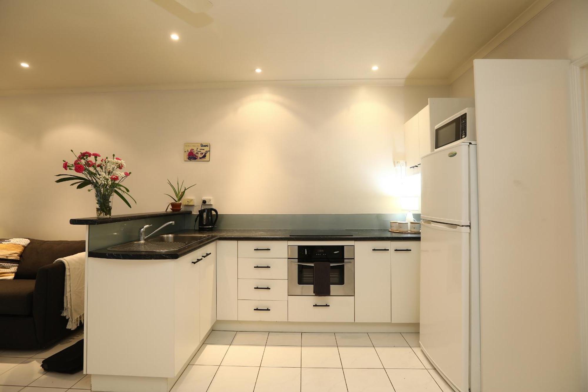 1 Bed Close To The Beach And Town Apartment