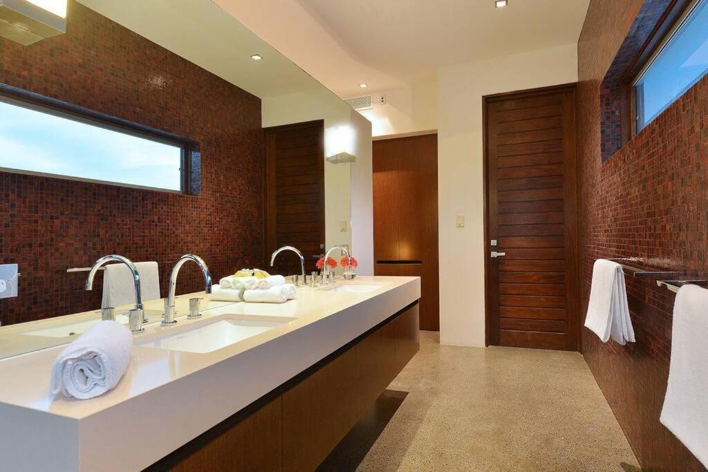 6 Beachfront Mirage - Luxury 4 Bedroom Port Douglas