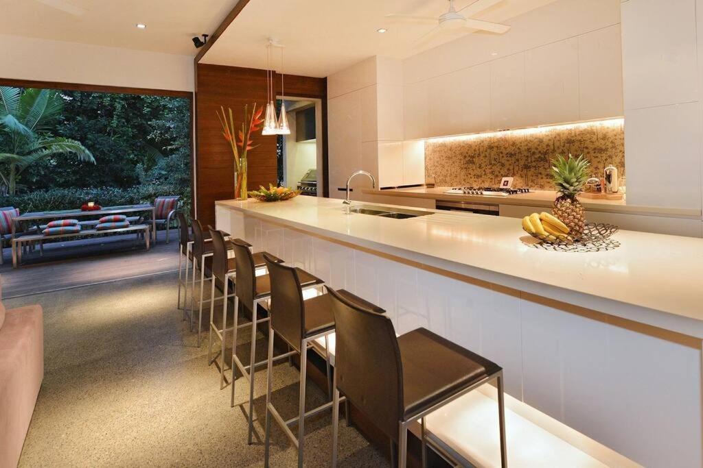 6 Beachfront Mirage - Luxury 4 Bedroom *