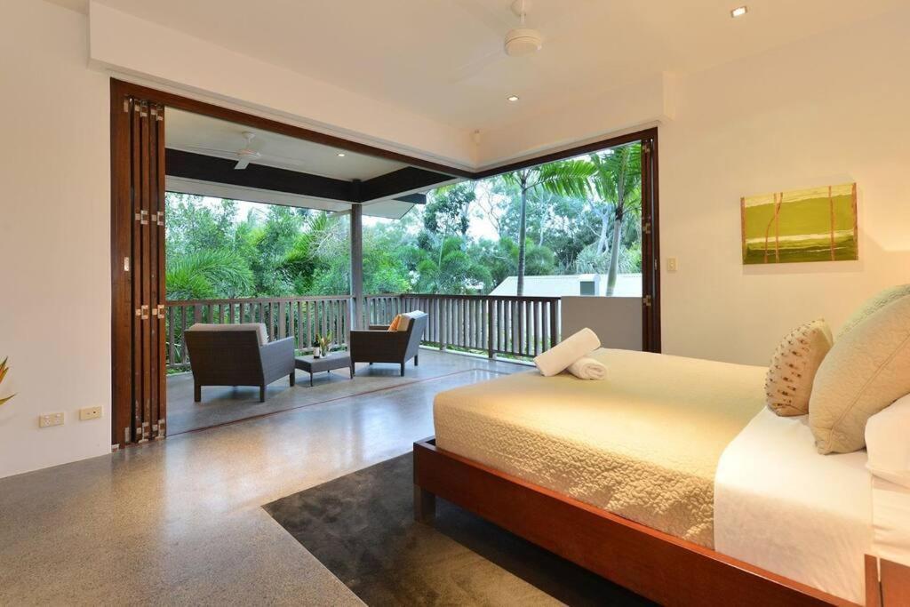 6 Beachfront Mirage - Luxury 4 Bedroom