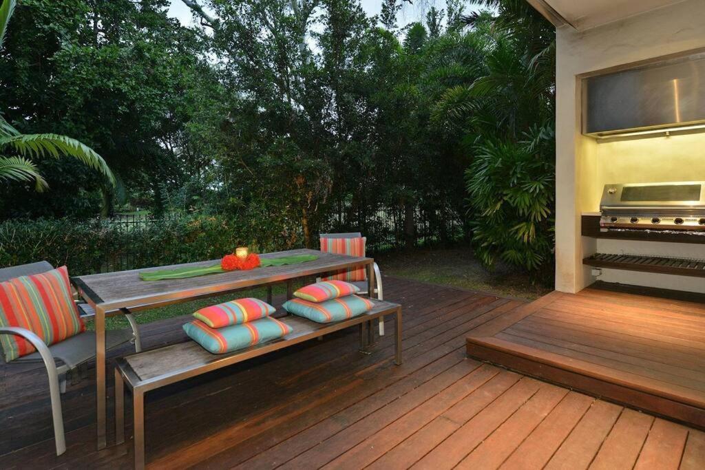 Holiday home 6 Beachfront Mirage - Luxury 4 Bedroom *