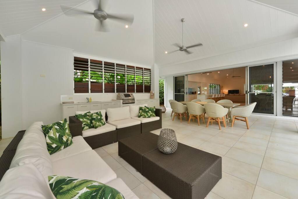 29 Beachfront Mirage - 4 Bedroom Luxury House Holiday home *